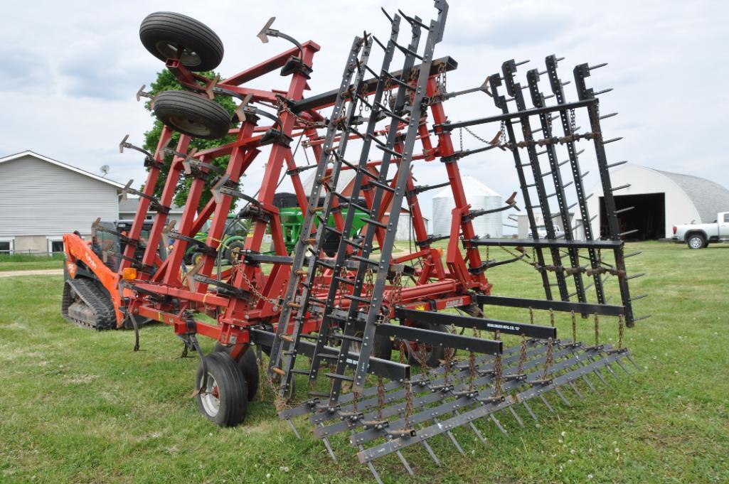 Case-IH 4300 29' field cultivator