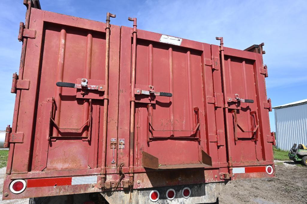 1982 Ford F7000 grain truck