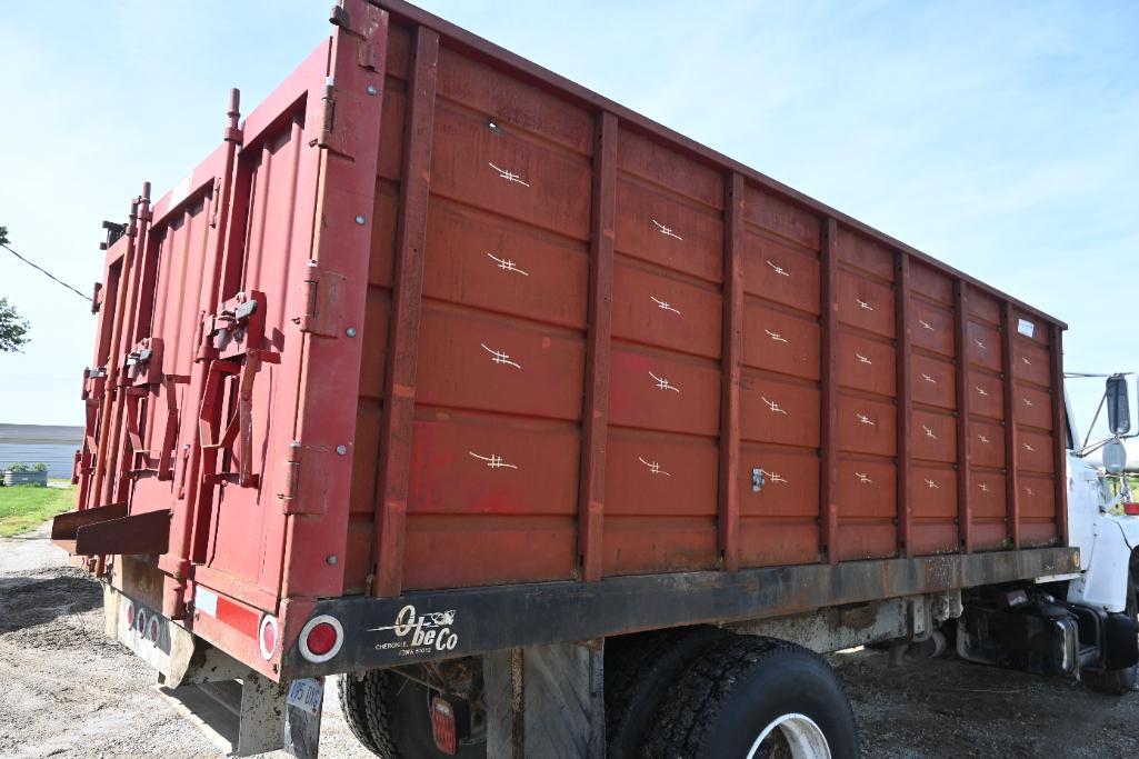 1982 Ford F7000 grain truck