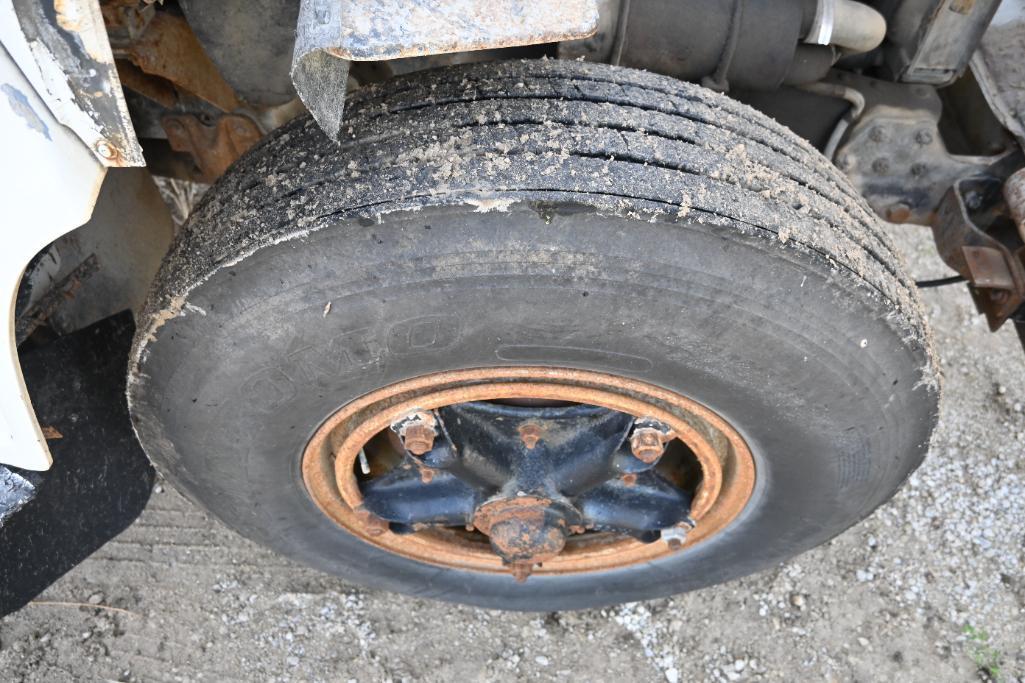 1982 Ford F7000 grain truck