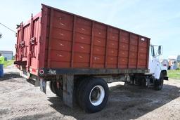 1982 Ford F7000 grain truck