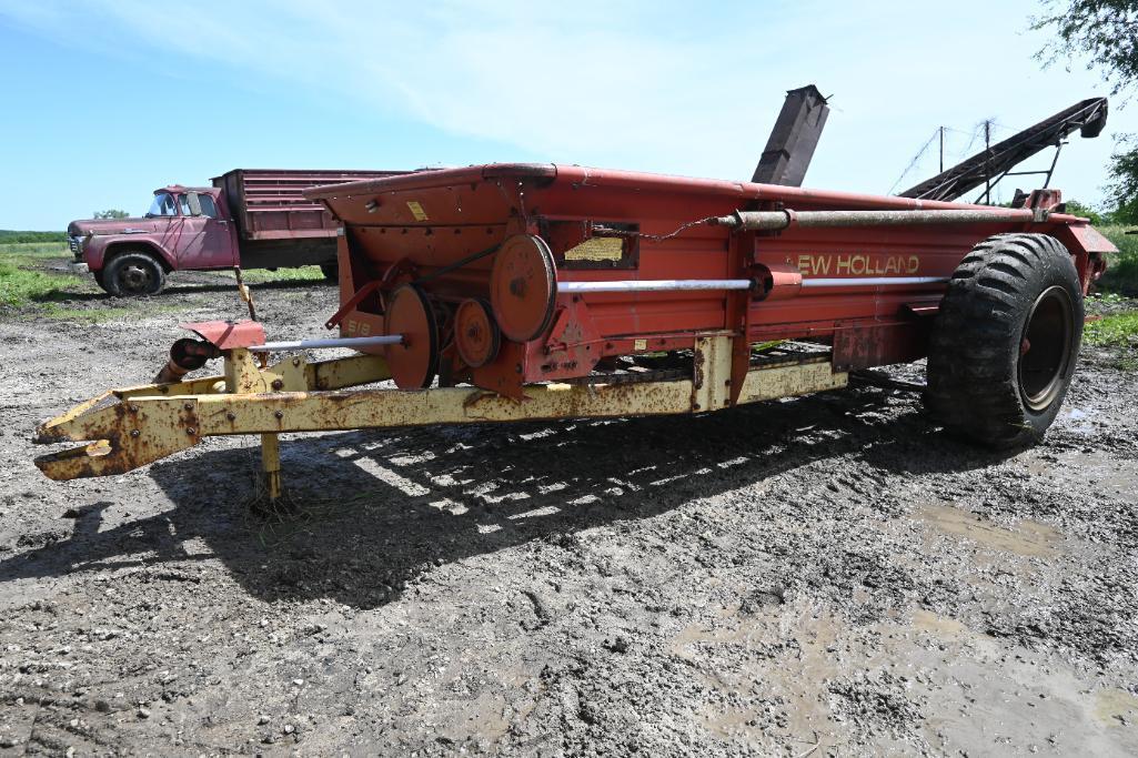 New Holland 518 manure spreader