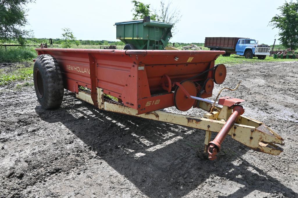 New Holland 518 manure spreader