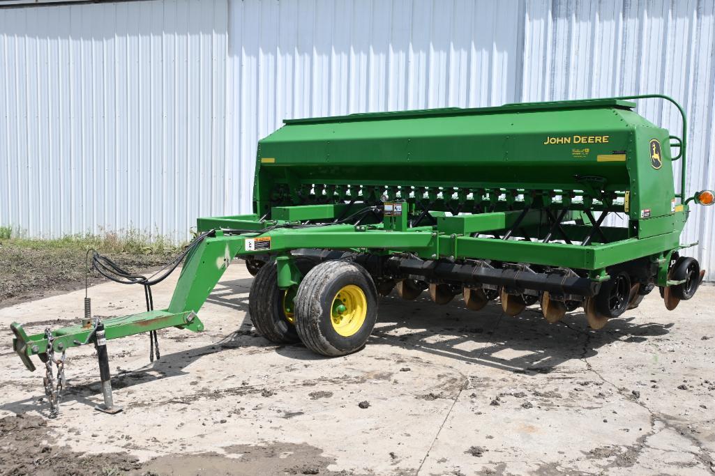 2004 John Deere 1590 15' grain drill