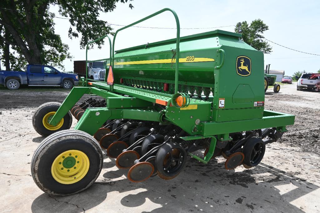 2004 John Deere 1590 15' grain drill