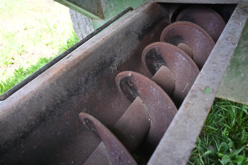 John Deere 400 grain cart