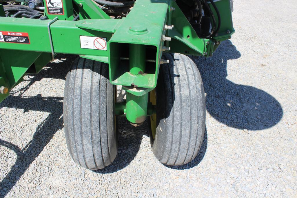 2009 John Deere 1990 CCS 30' air seeder