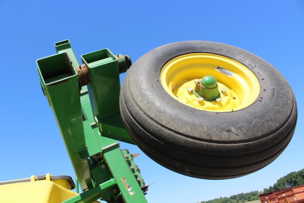 2009 John Deere 1990 CCS 30' air seeder