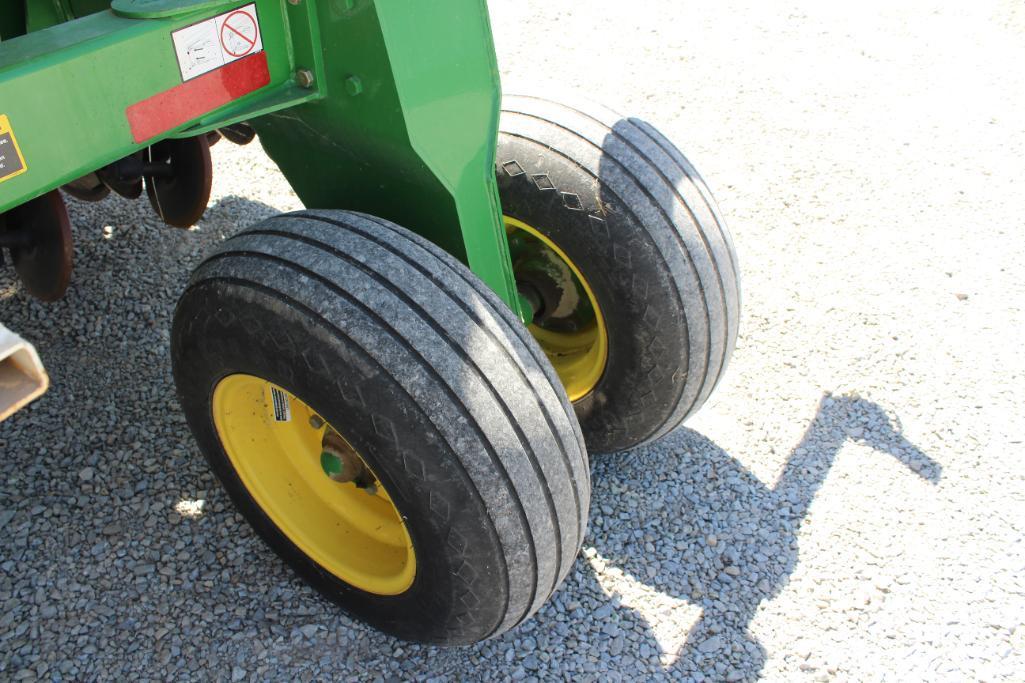 2009 John Deere 1990 CCS 30' air seeder