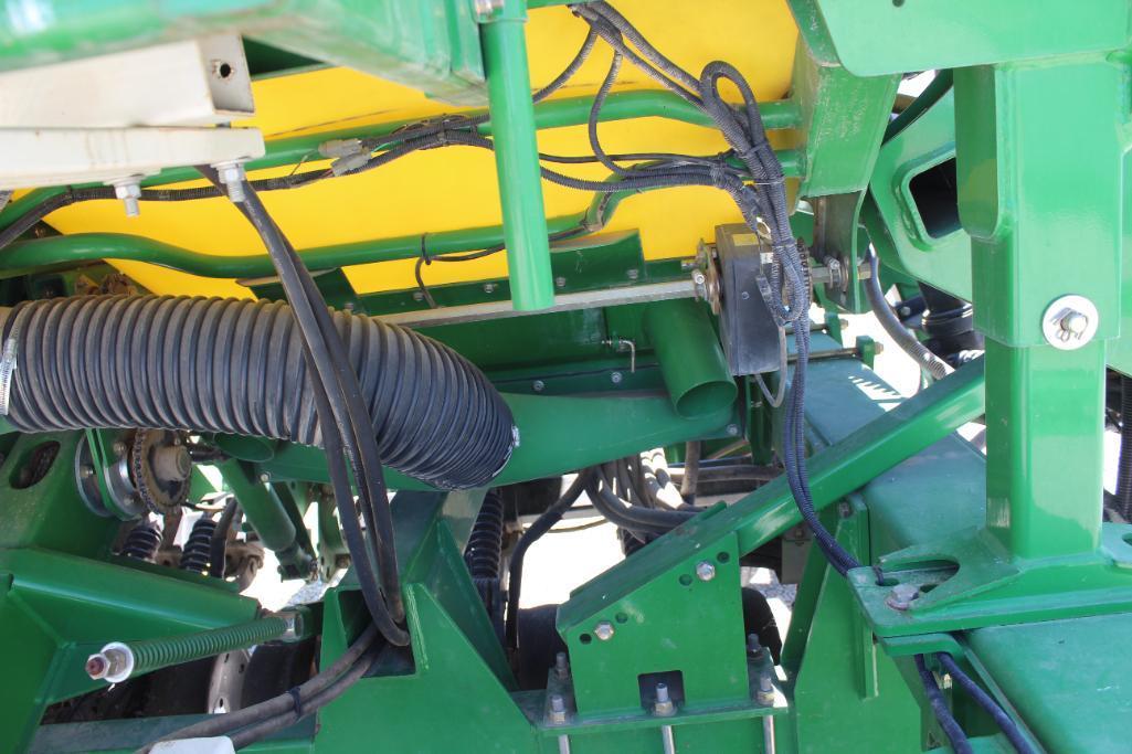 2009 John Deere 1990 CCS 30' air seeder