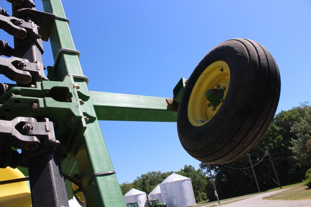 2009 John Deere 1990 CCS 30' air seeder