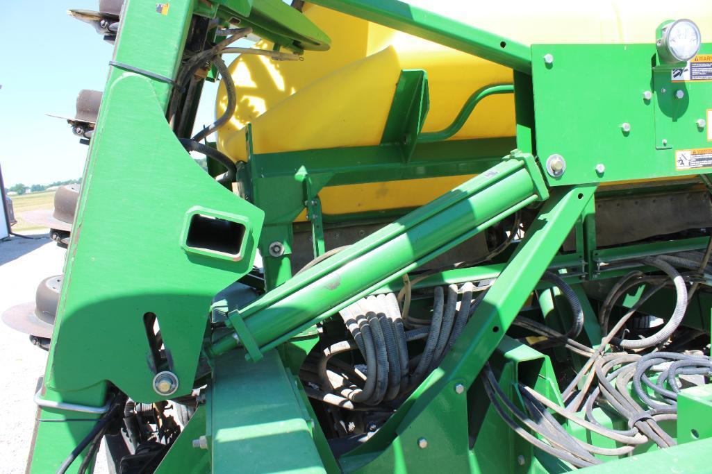 2009 John Deere 1990 CCS 30' air seeder