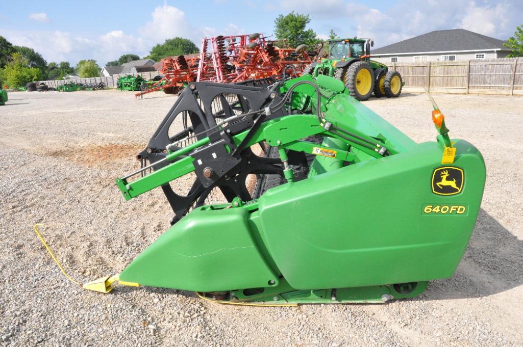 2014 John Deere 640FD 40' flex draper head