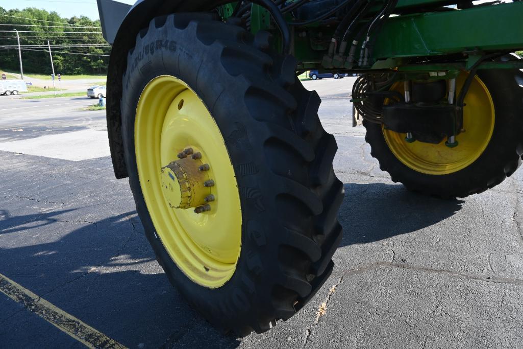 2020 John Deere R4038 self-propelled spreader