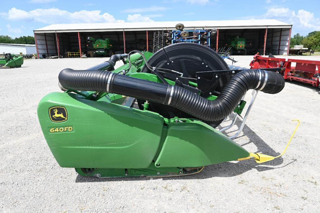 2013 John Deere 640FD 40' flex draper head