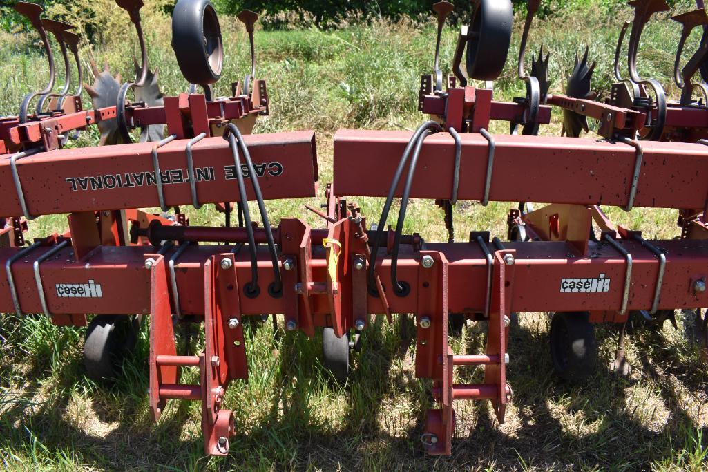 Case IH 183 8 row 38" 3-pt. cultivator