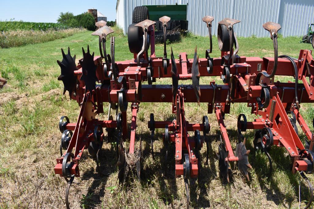 Case IH 183 8 row 38" 3-pt. cultivator