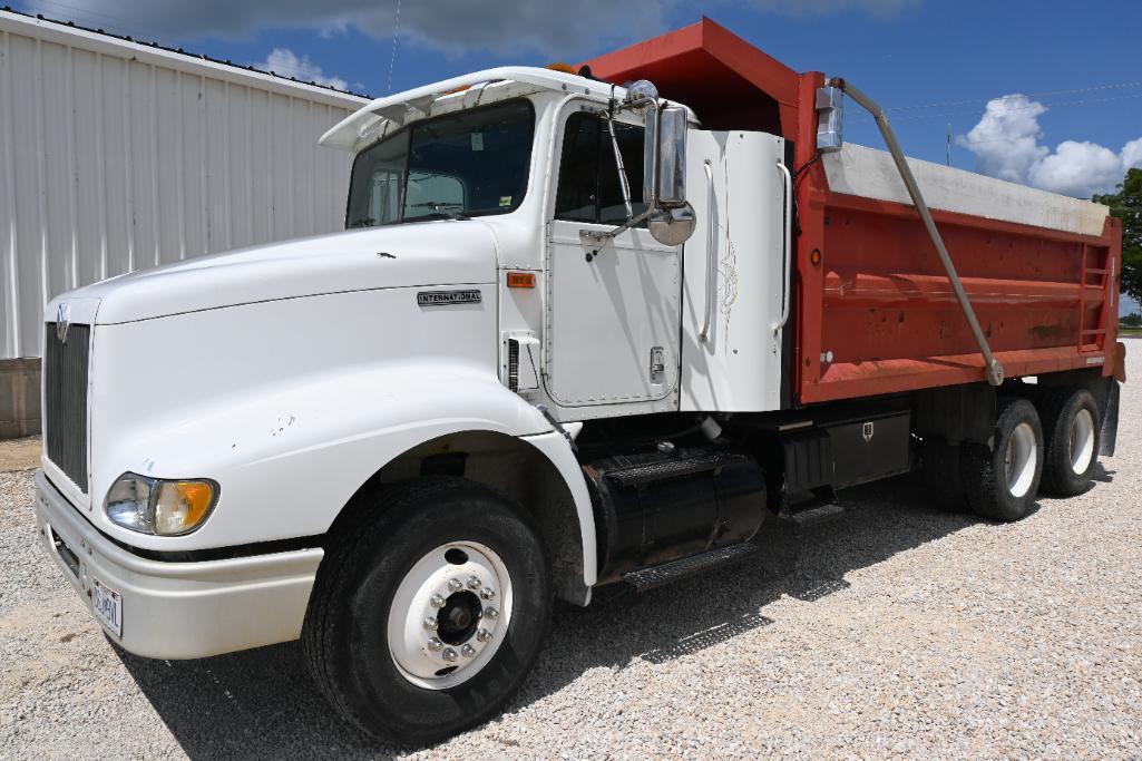 2000 International 9100 dump truck