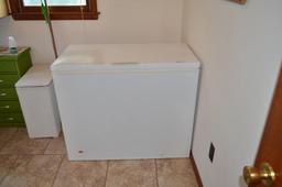 Frigidaire chest type freezer, small, white textured