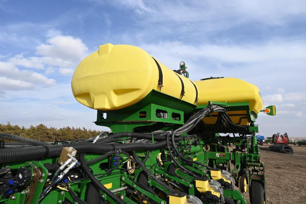 2014 John Deere 1770NT CCS 24 row 30" planter