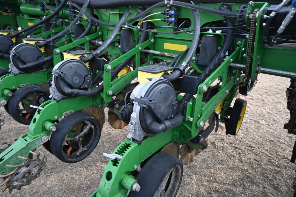 2014 John Deere 1770NT CCS 24 row 30" planter