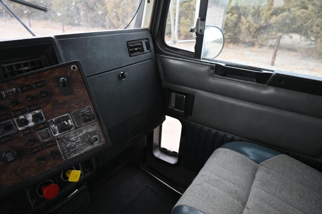 1997 Kenworth T800 day cab truck