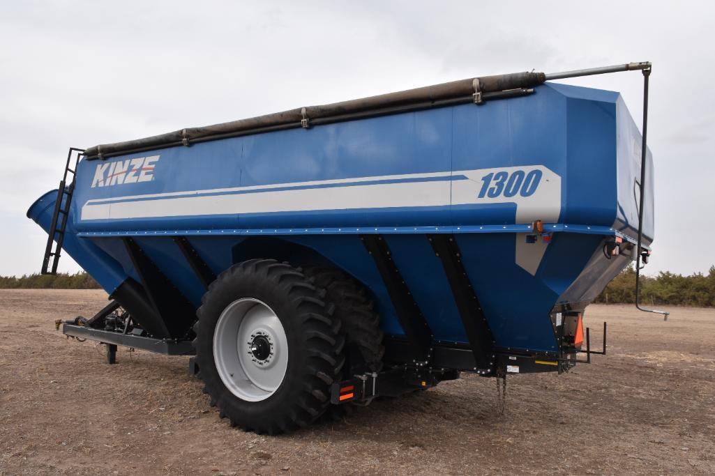 2013 Kinze 1300 grain cart