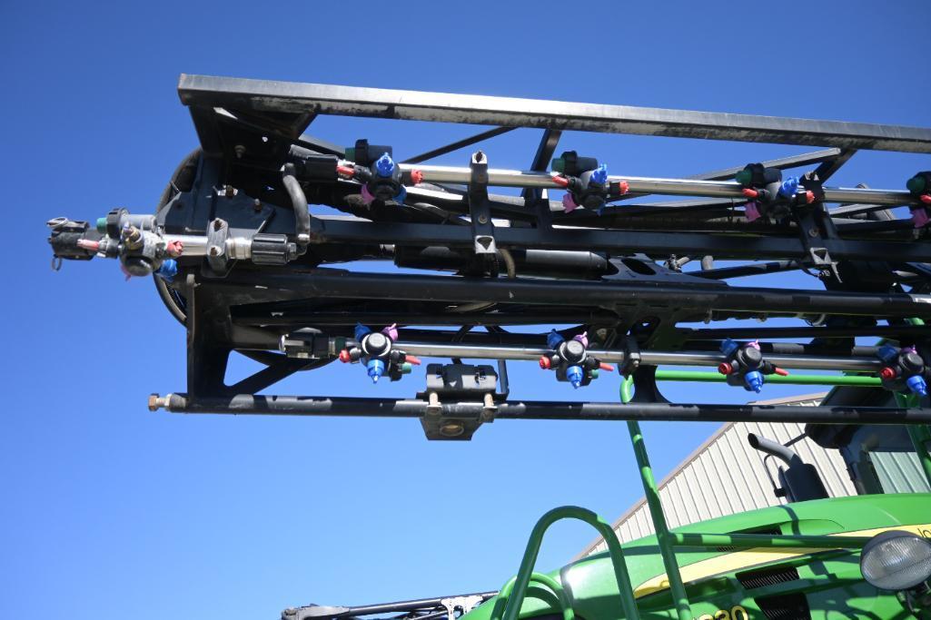 2014 John Deere 4830 self-propelled sprayer