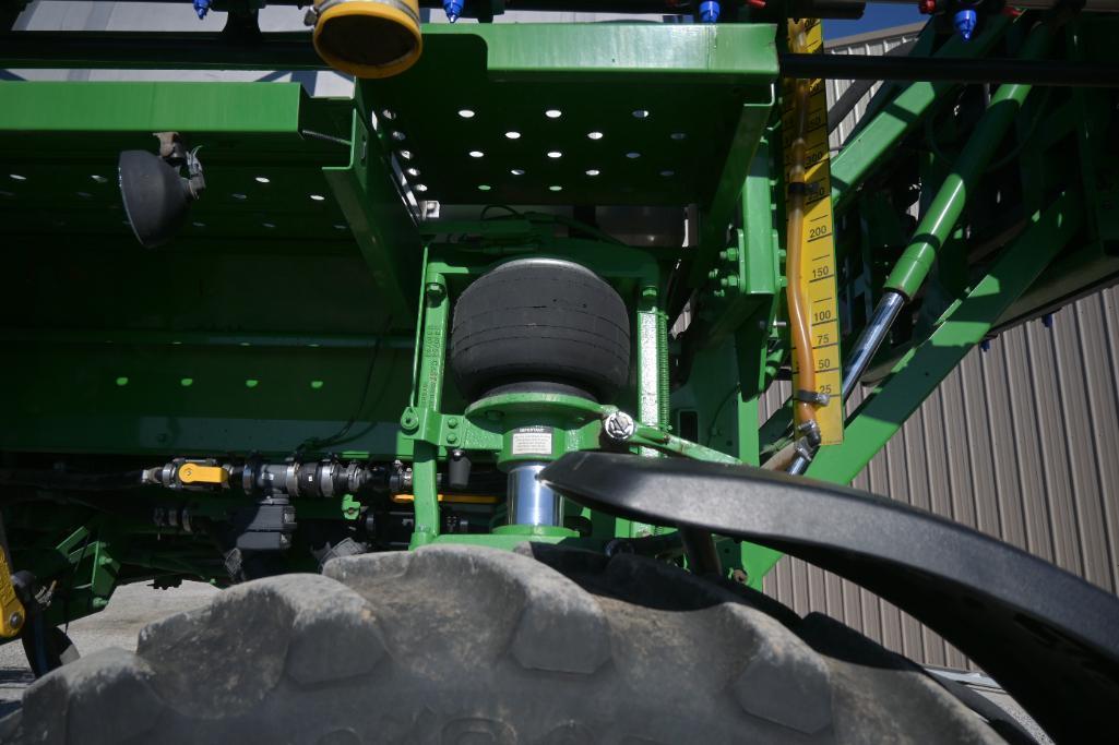 2014 John Deere 4830 self-propelled sprayer