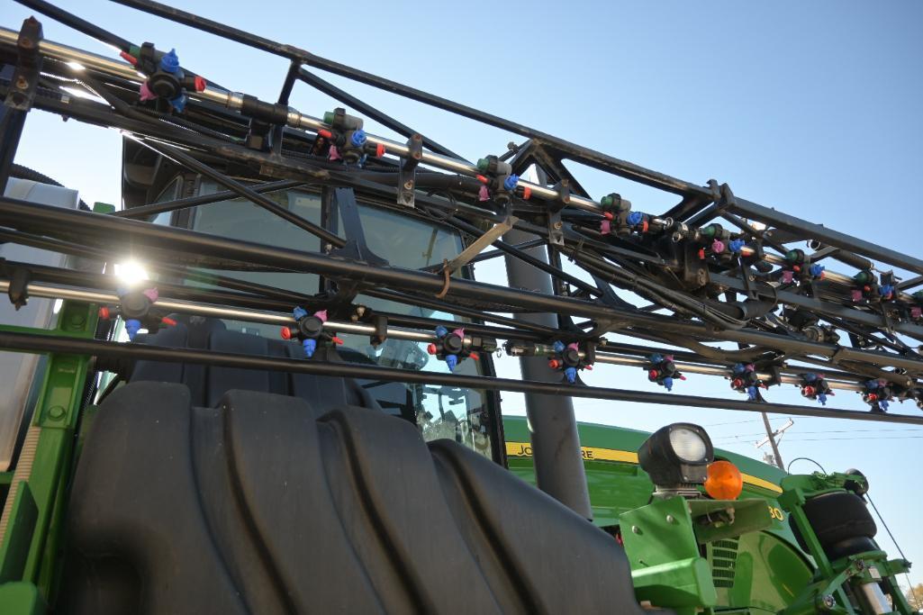 2014 John Deere 4830 self-propelled sprayer