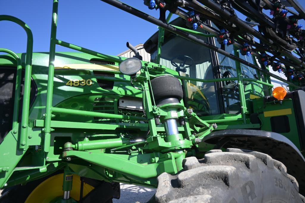 2014 John Deere 4830 self-propelled sprayer