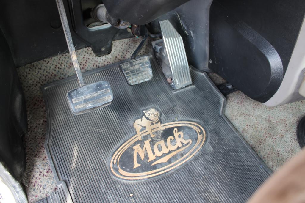 2005 Mack Vision CX613 day cab semi