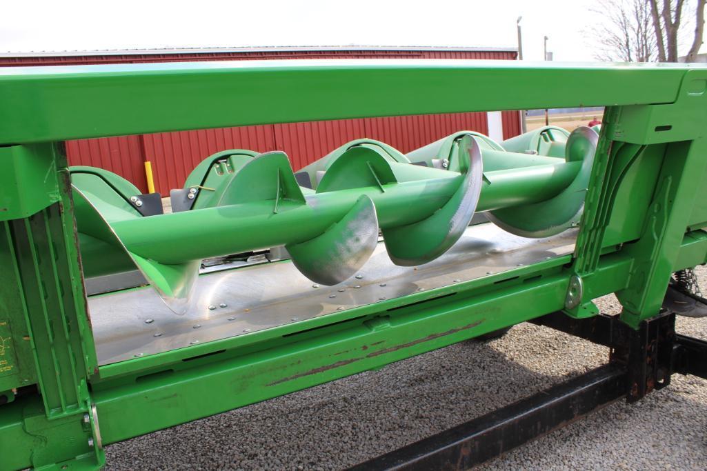 2013 John Deere 608C 8 row 30" corn head