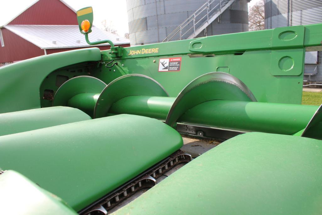 2013 John Deere 608C 8 row 30" corn head