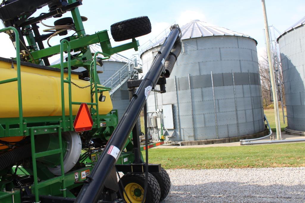 2011 John Deere 1990 40' CCS air seeder