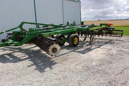 2013 John Deere 2720 7-shank disc ripper