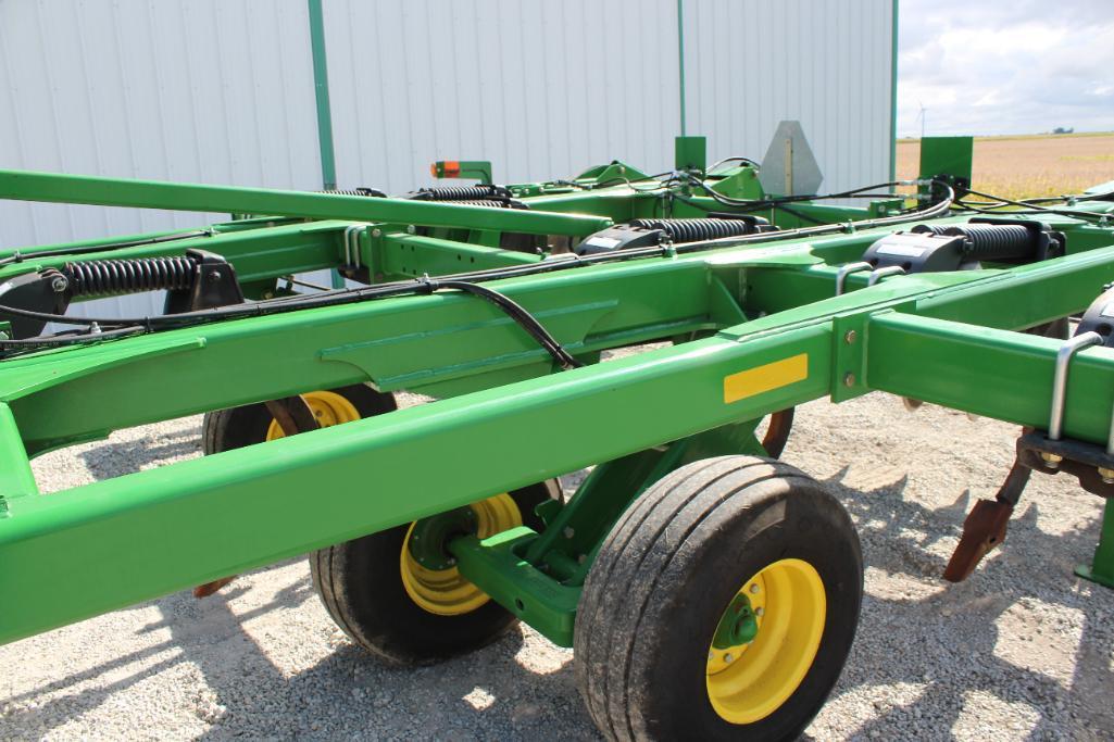 2013 John Deere 2720 7-shank disc ripper