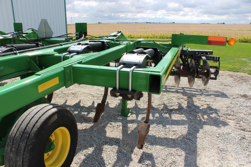 2013 John Deere 2720 7-shank disc ripper