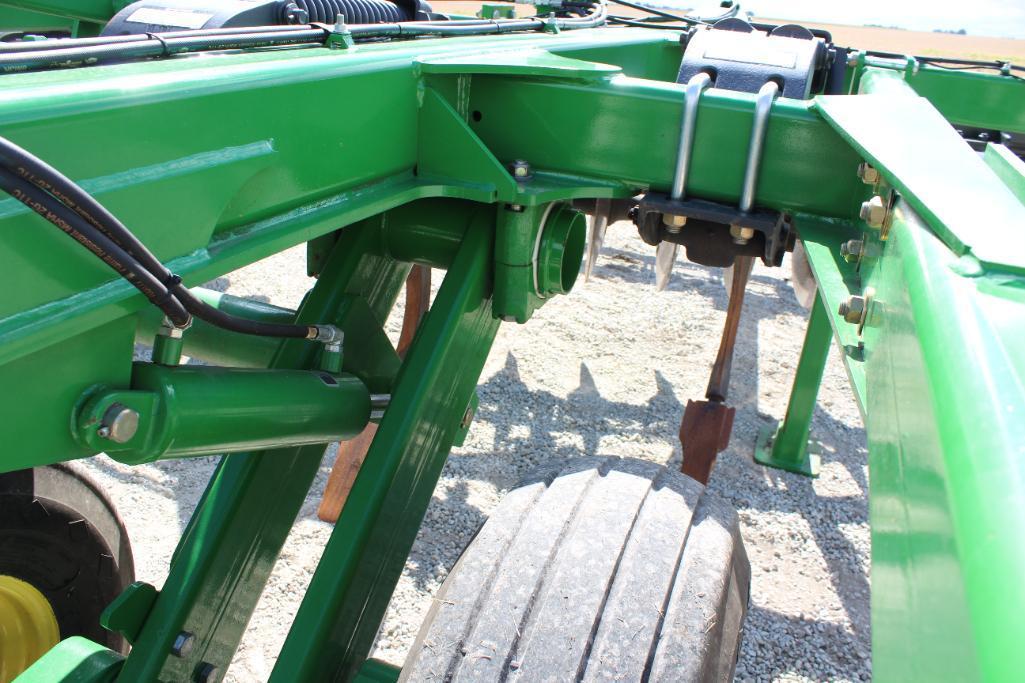 2013 John Deere 2720 7-shank disc ripper