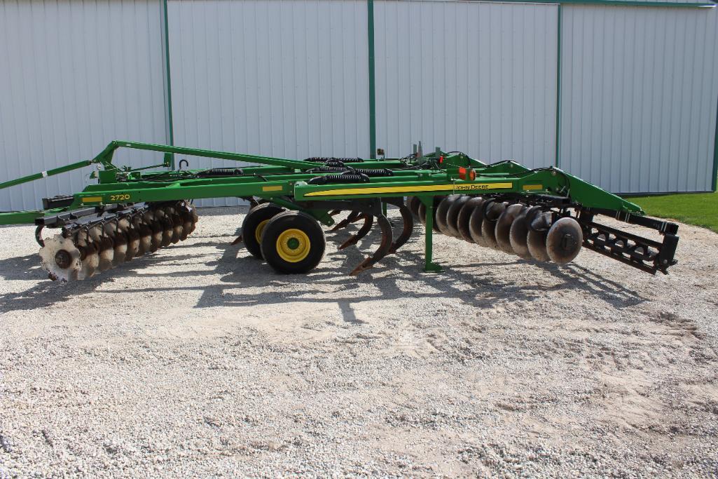 2013 John Deere 2720 7-shank disc ripper