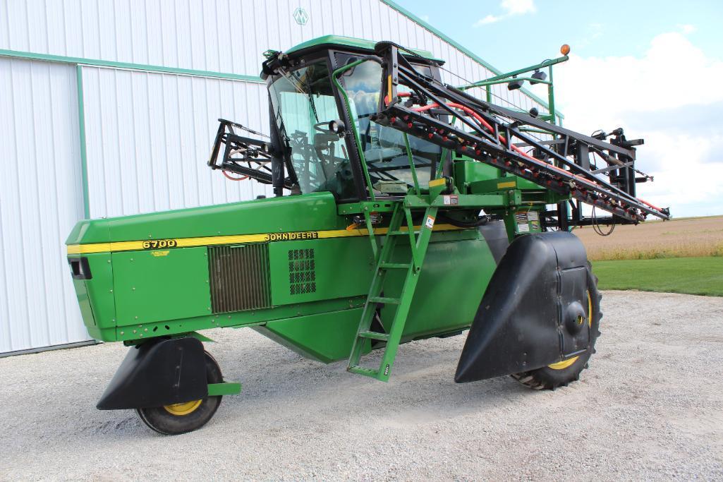 2008 John Deere 6700 self-propelled sprayer