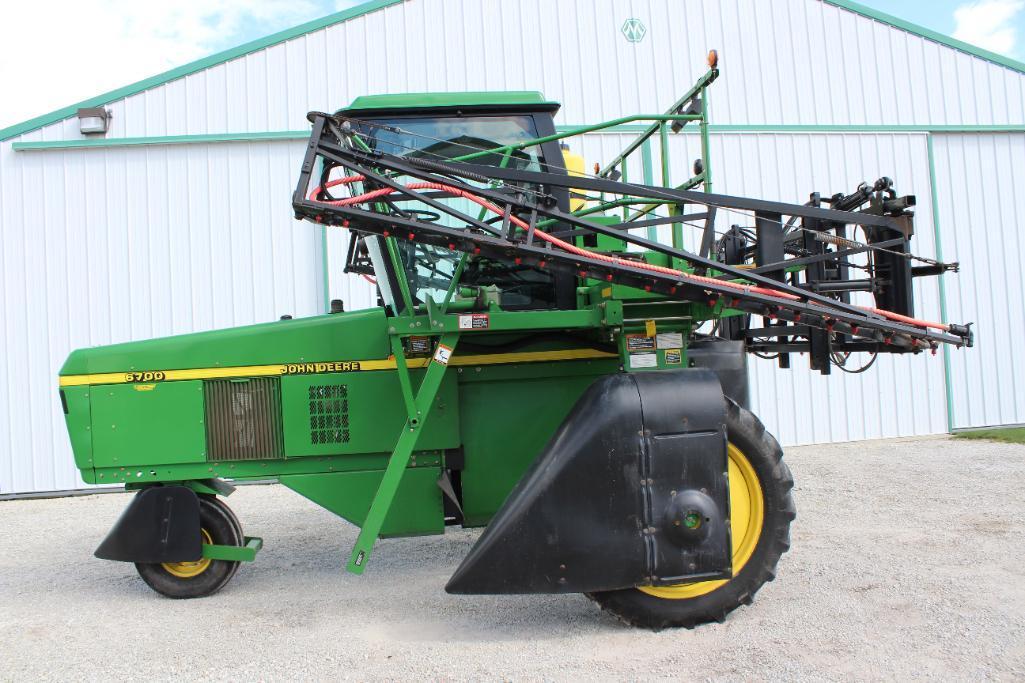 2008 John Deere 6700 self-propelled sprayer