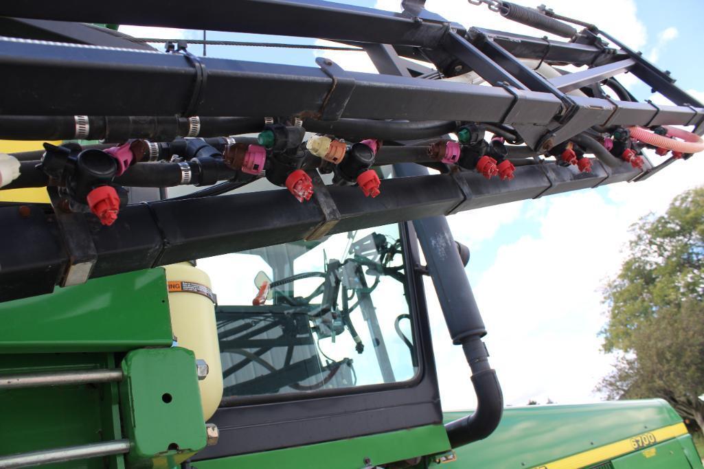 2008 John Deere 6700 self-propelled sprayer