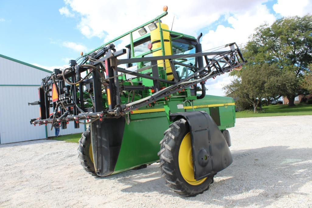 2008 John Deere 6700 self-propelled sprayer