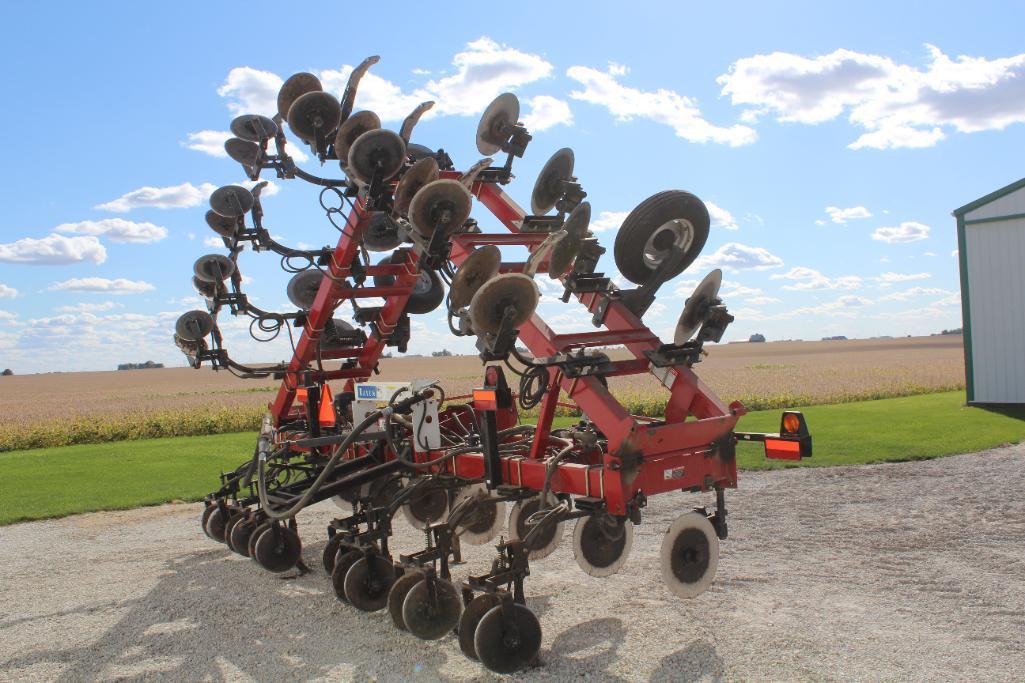 Case-IH 5300 15-knife NH3 applicator