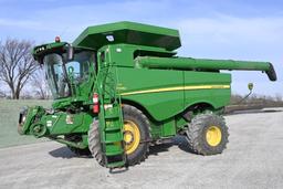 2017 John Deere S680 4wd combine