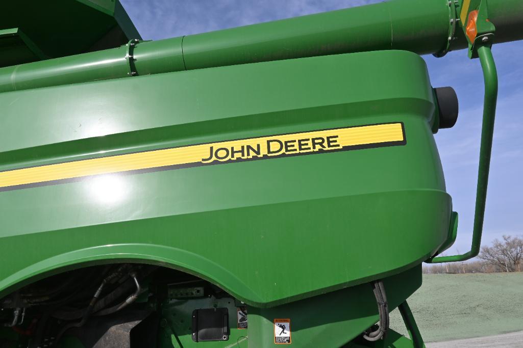 2017 John Deere S680 4wd combine