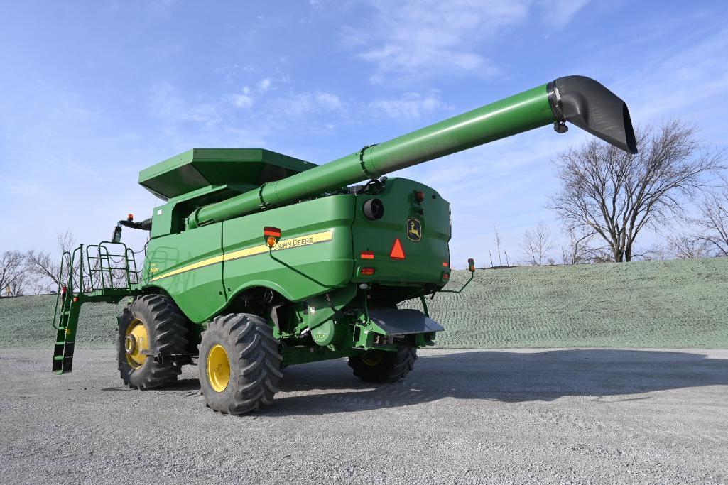 2017 John Deere S680 4wd combine