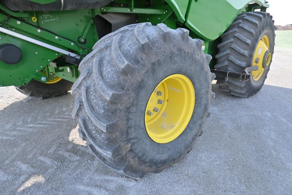 2017 John Deere S680 4wd combine