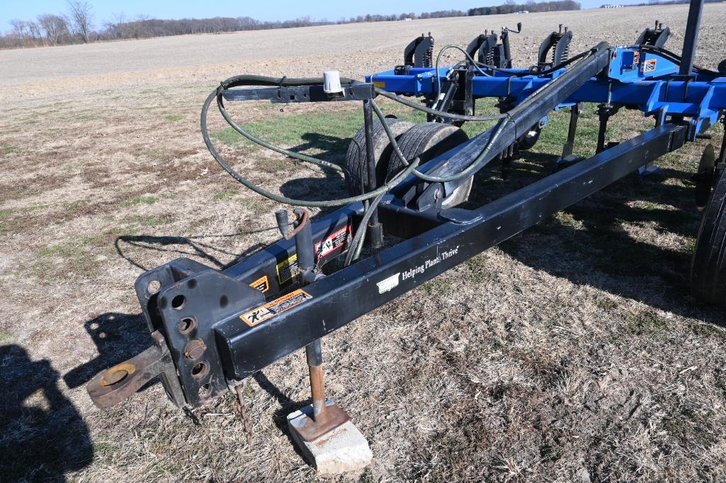 DMI 2500 7-shank in-line pull-type ripper